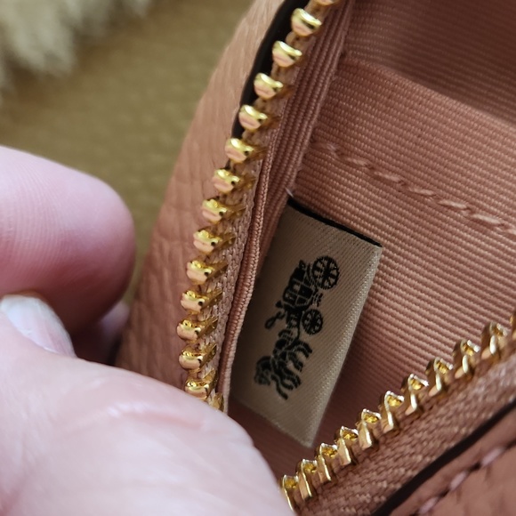 Gorgeous Coach Blush Pebbled Leather Mini Camera Crossbody Bag 🩷📷 - Picture 12 of 16